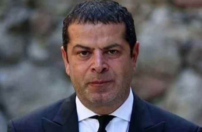 Cüneyt Özdemir bir tweetini 10 bin dolara sattı