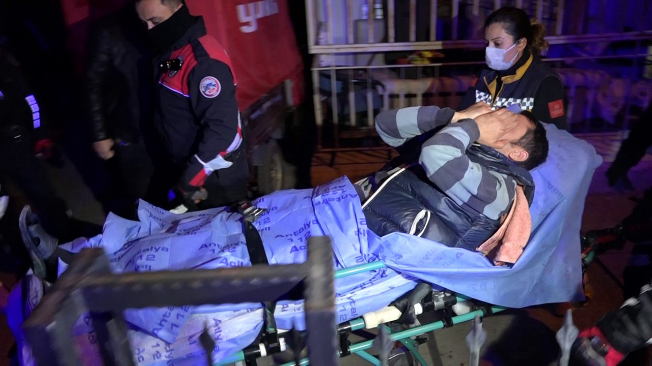 Antalya’da komşuların kömürlük kavgası: 2 yaralı