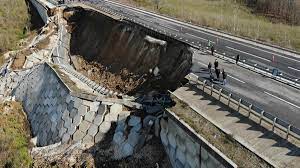 Heyelana bağlı çöken D-655 Batı Karadeniz bağlantı yoluna alternatif ulaşım yol sağlandı.