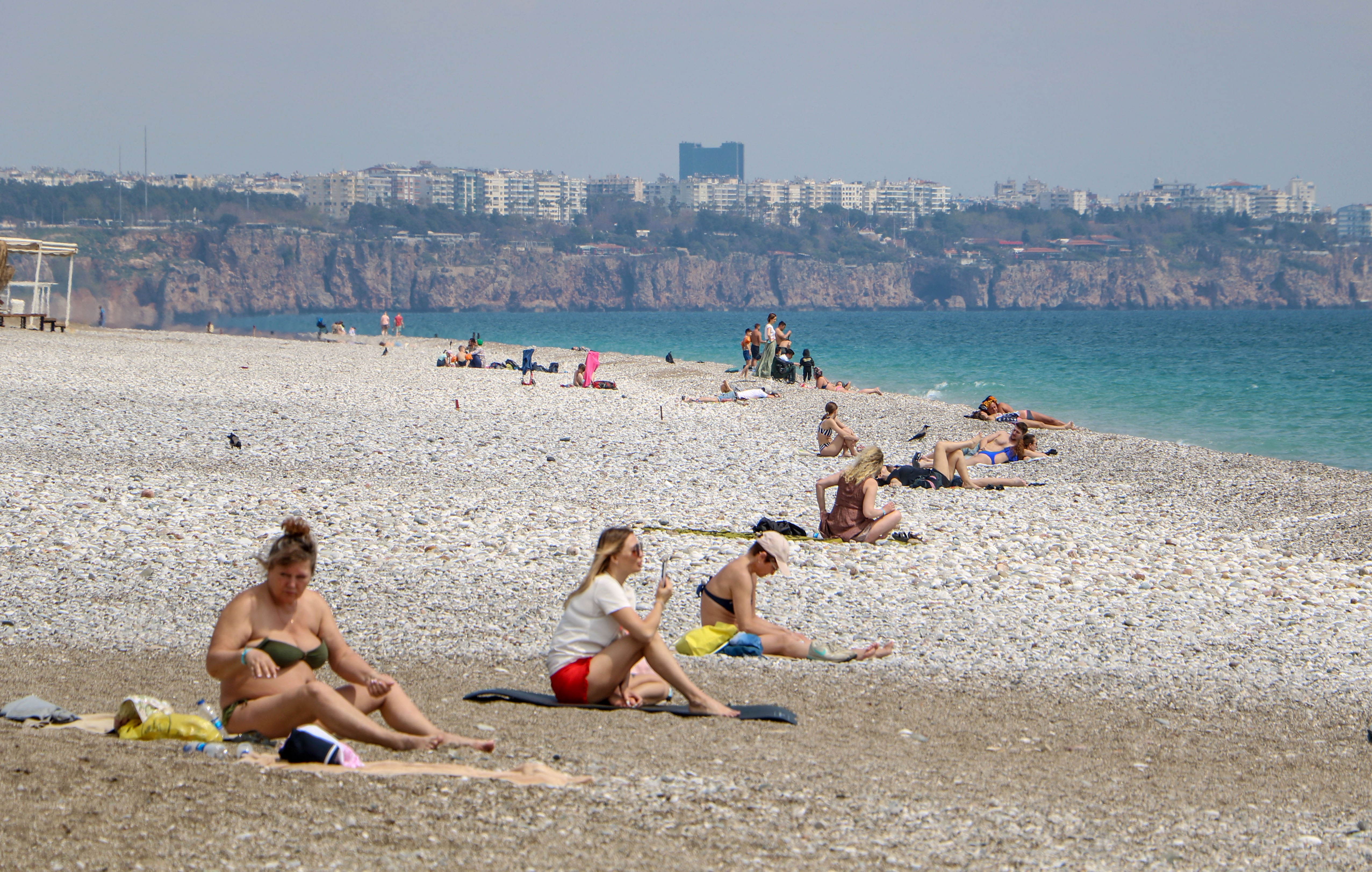 Antalya'da Dünyaca ünlü sahil kısıtlamada turistlere kaldı