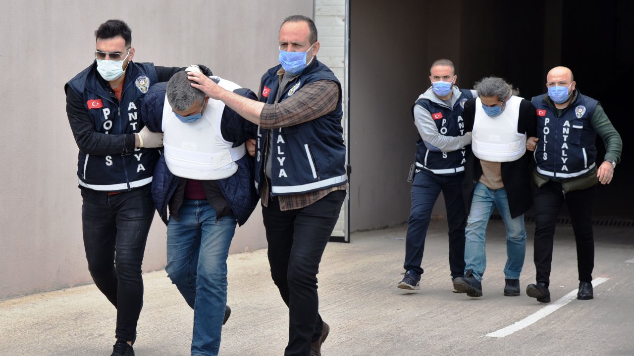 Foseptik cinayeti şüphelisi kardeşler adliyede
