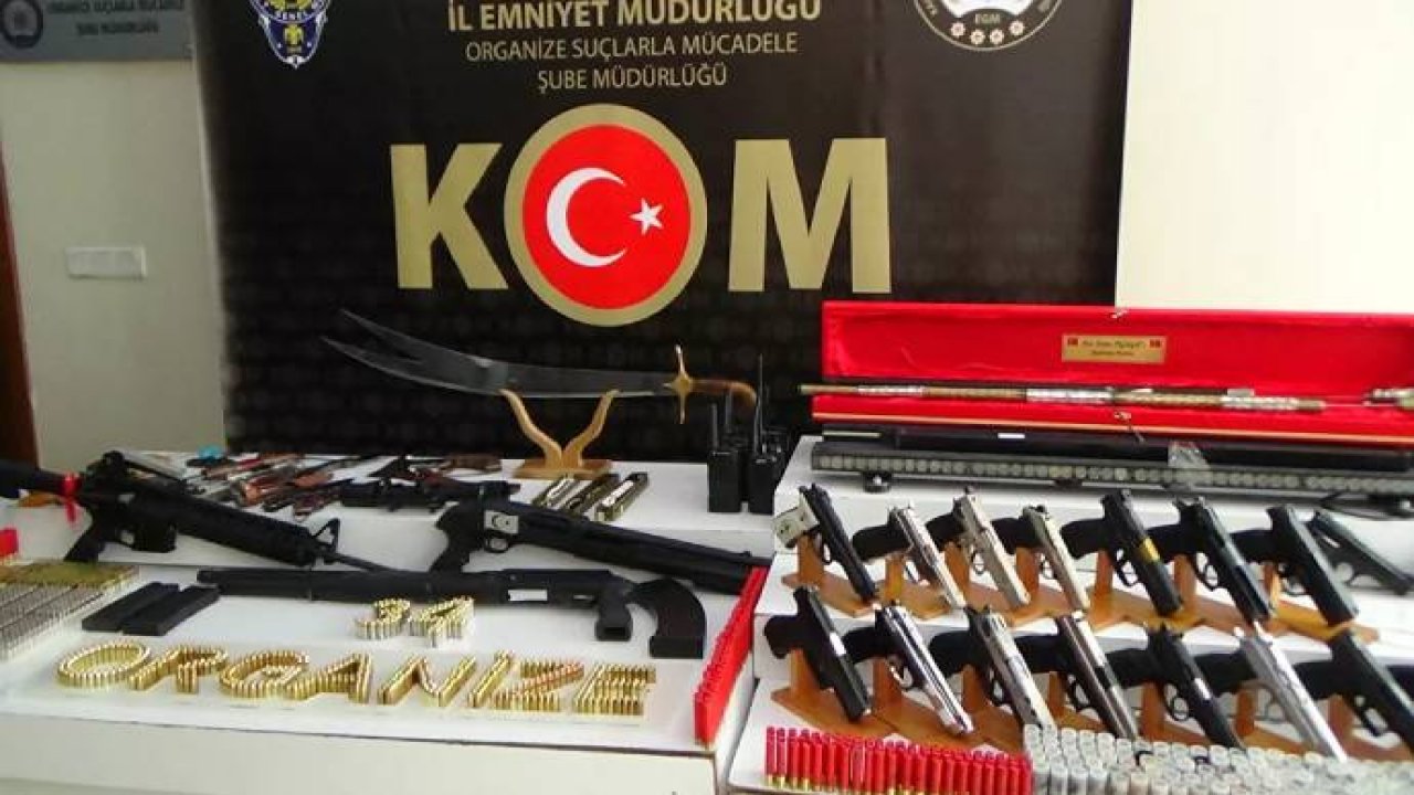 Sedat Peker operasyonunda ele geçirilen kılıçlar sergilendi