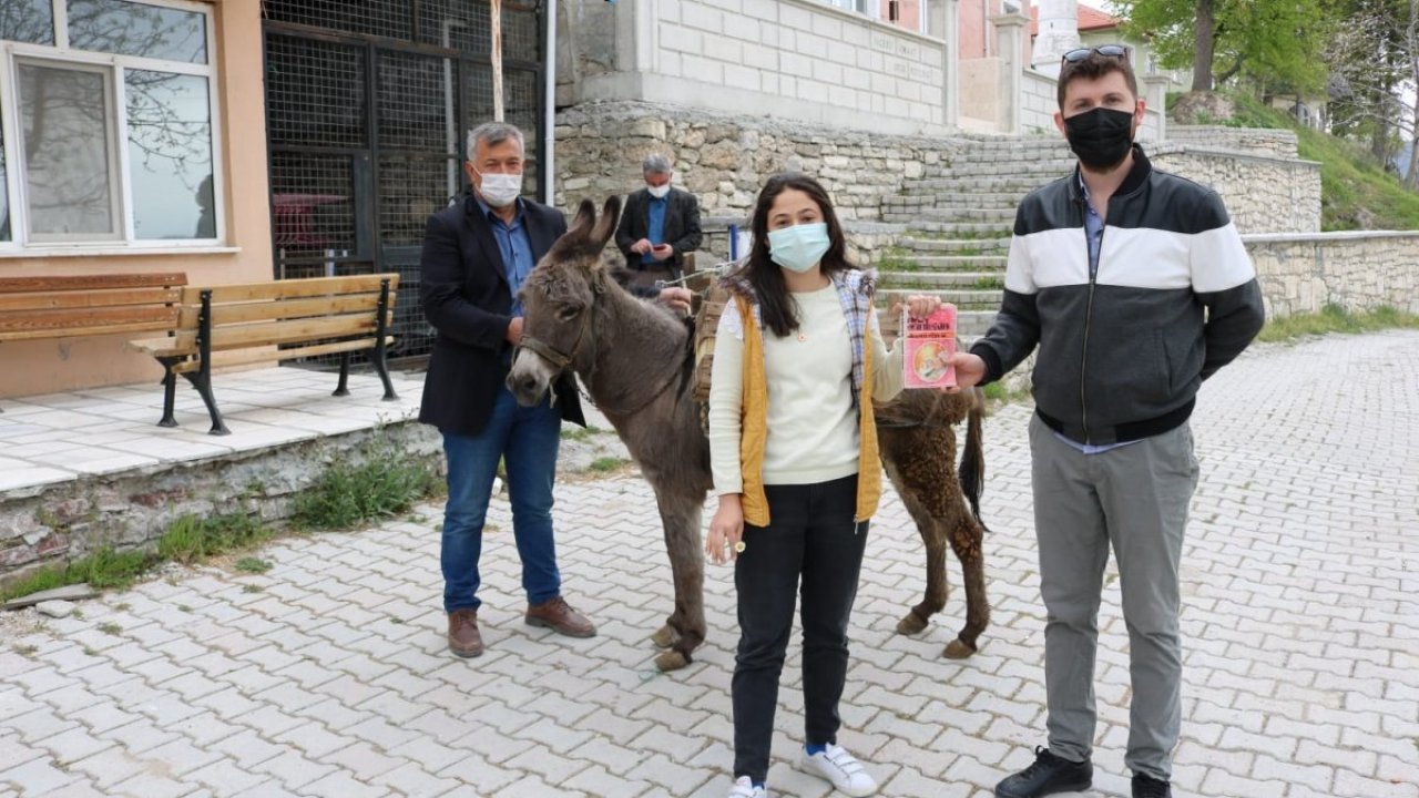 Denizli'de 'eşekli kütüphane'