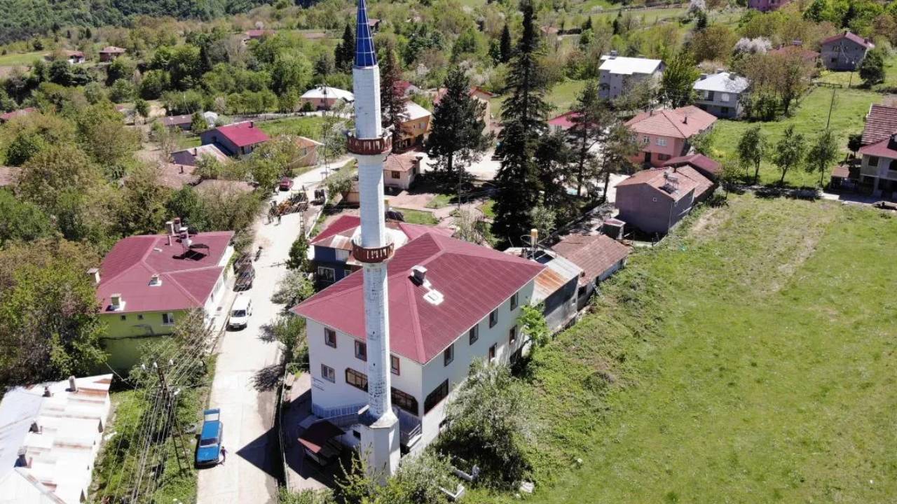 Korona kaptı, cuma namazı kıldı: Cemaatten 6 kişi öldü