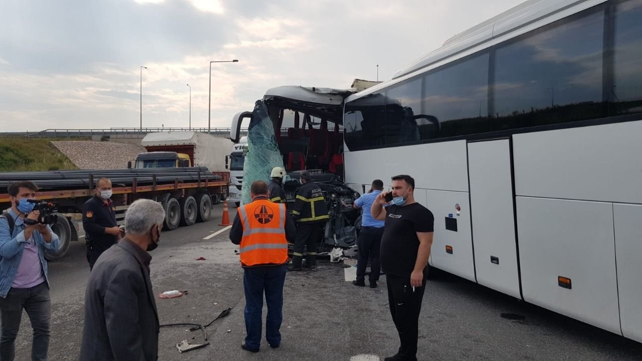 Kocaeli yakınlarında iki yolcu otobüsü çarpıştı: 8 yaralı