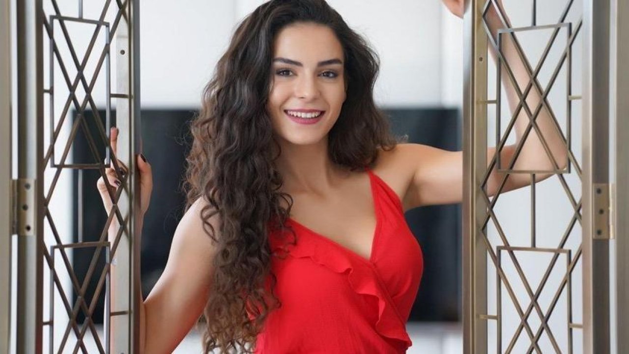 Ebru Şahin ve Akın Akınözü ile ilgili bomba iddialar! Neler oluyor?