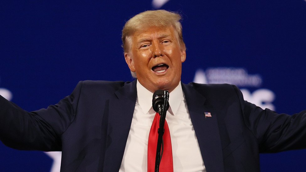 Facebook, Trump'ın hesabını askıya aldı