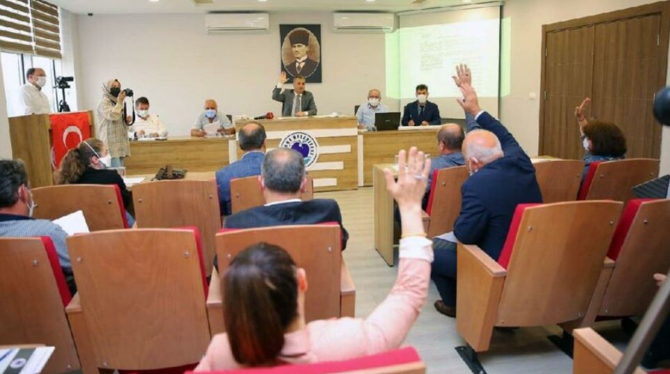 AKP’li ilçe başkanından sonra 5 üye daha istifa etti