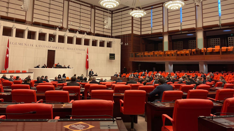 CHP'nin 'mafya-siyaset ve devlet içindeki ilişkilerinin' belirlenmesi için verdiği araştırma önergesi AKP ve M