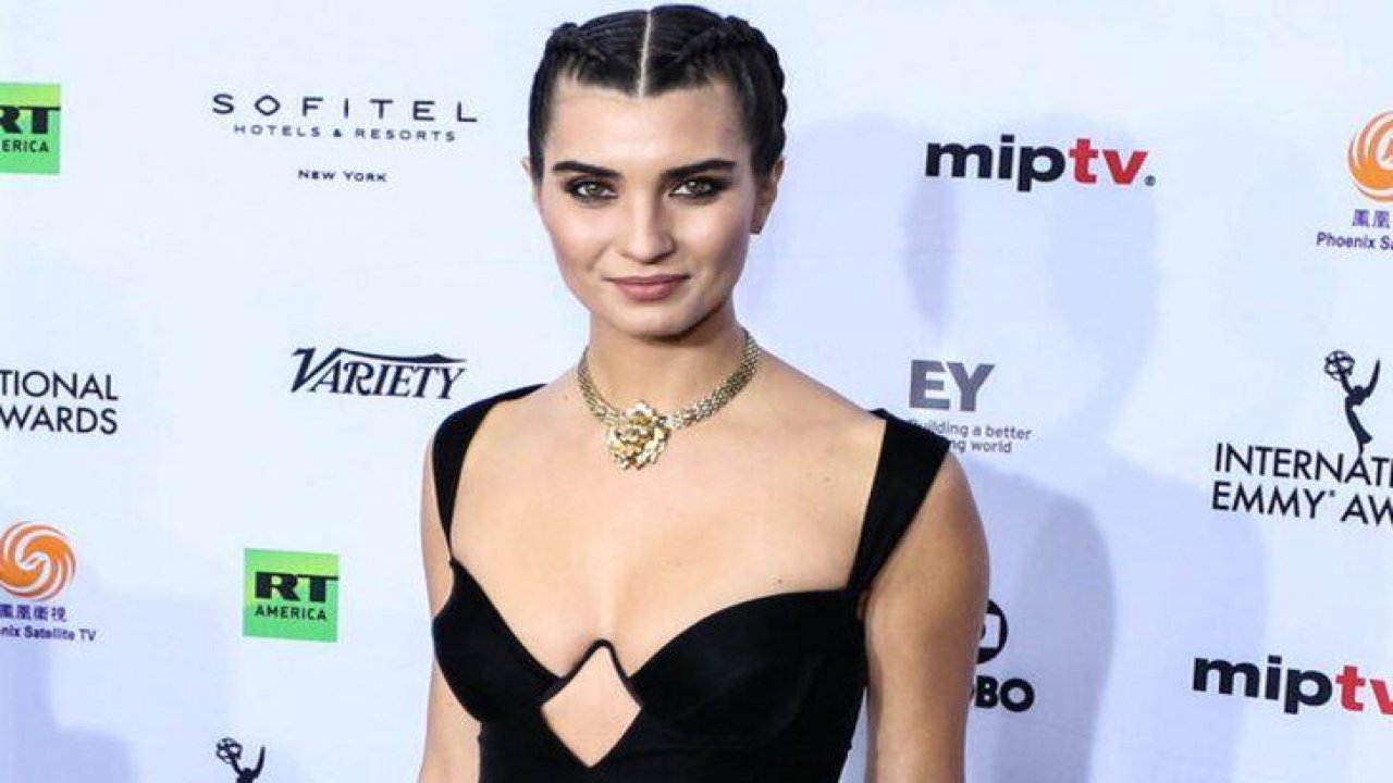 Tuba Büyüküstün 'yol ayrımı' paylaşımıyla ses getirdi