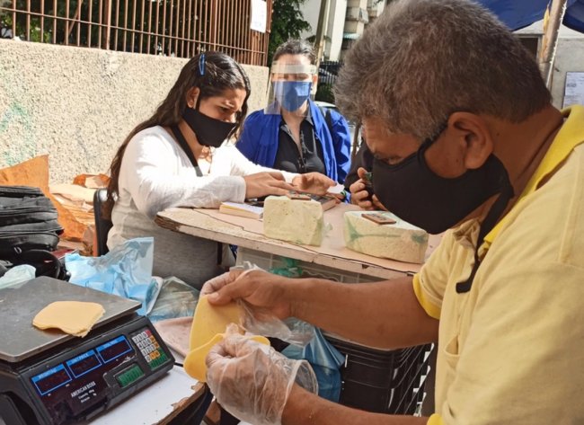 Venezuela'da Peynir Artık Gramla Satılıyor