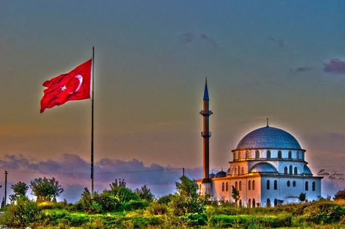 Karar gazetesi yazarı İbrahim Kiras: Ehliyetsiz, liyakatsiz insanlar yüksek sesle 