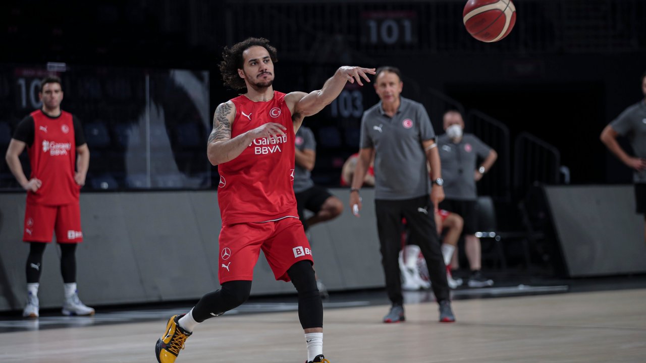 Shane Larkin milli takım kadrosundan çıkartıldı