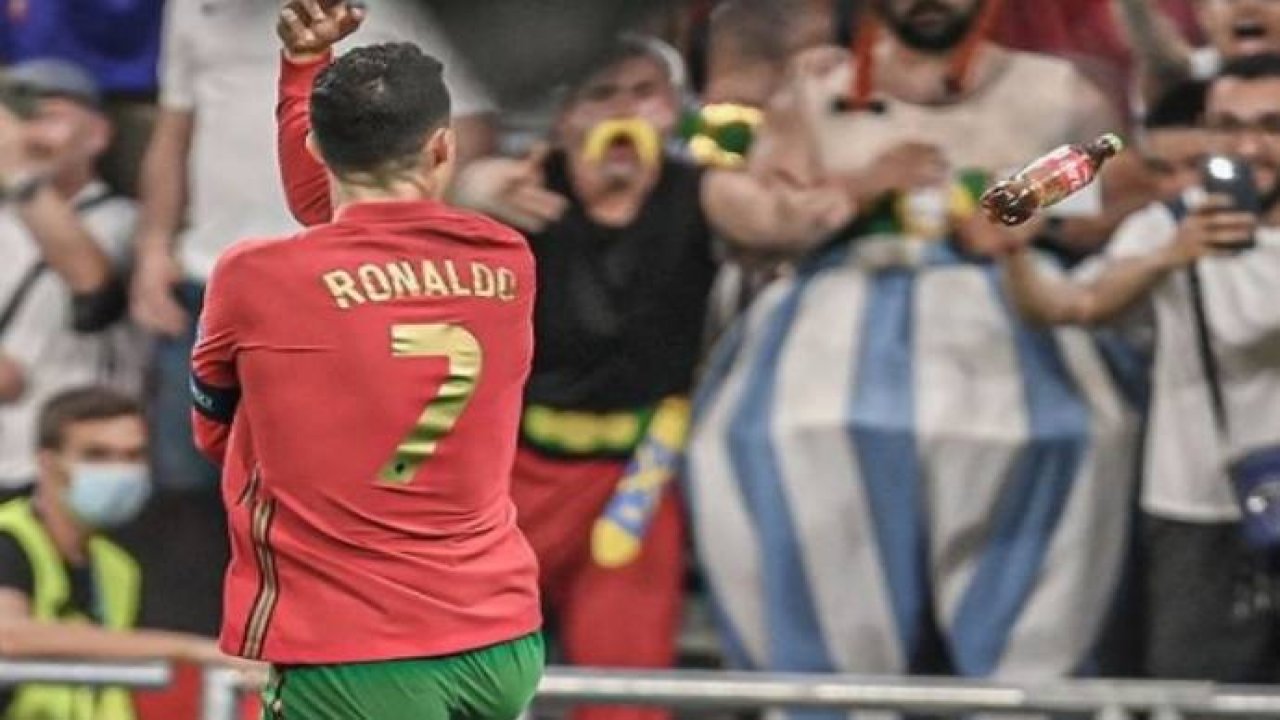 EURO 2020’ye Coca Cola damgası: Ronaldo’ya şişe atıldı.