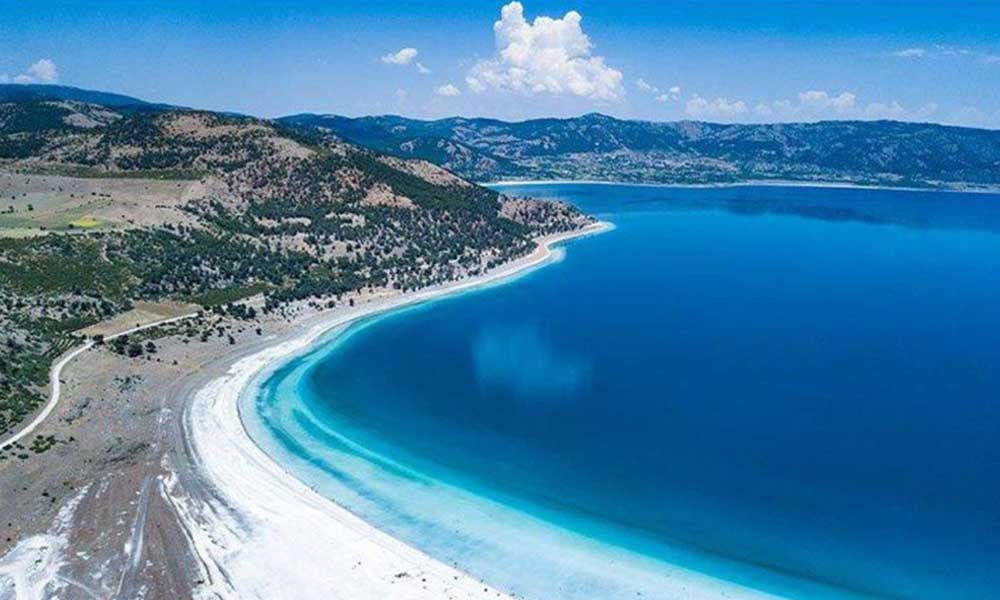 Salda Gölü’ne giren çocuk hayatını kaybetti