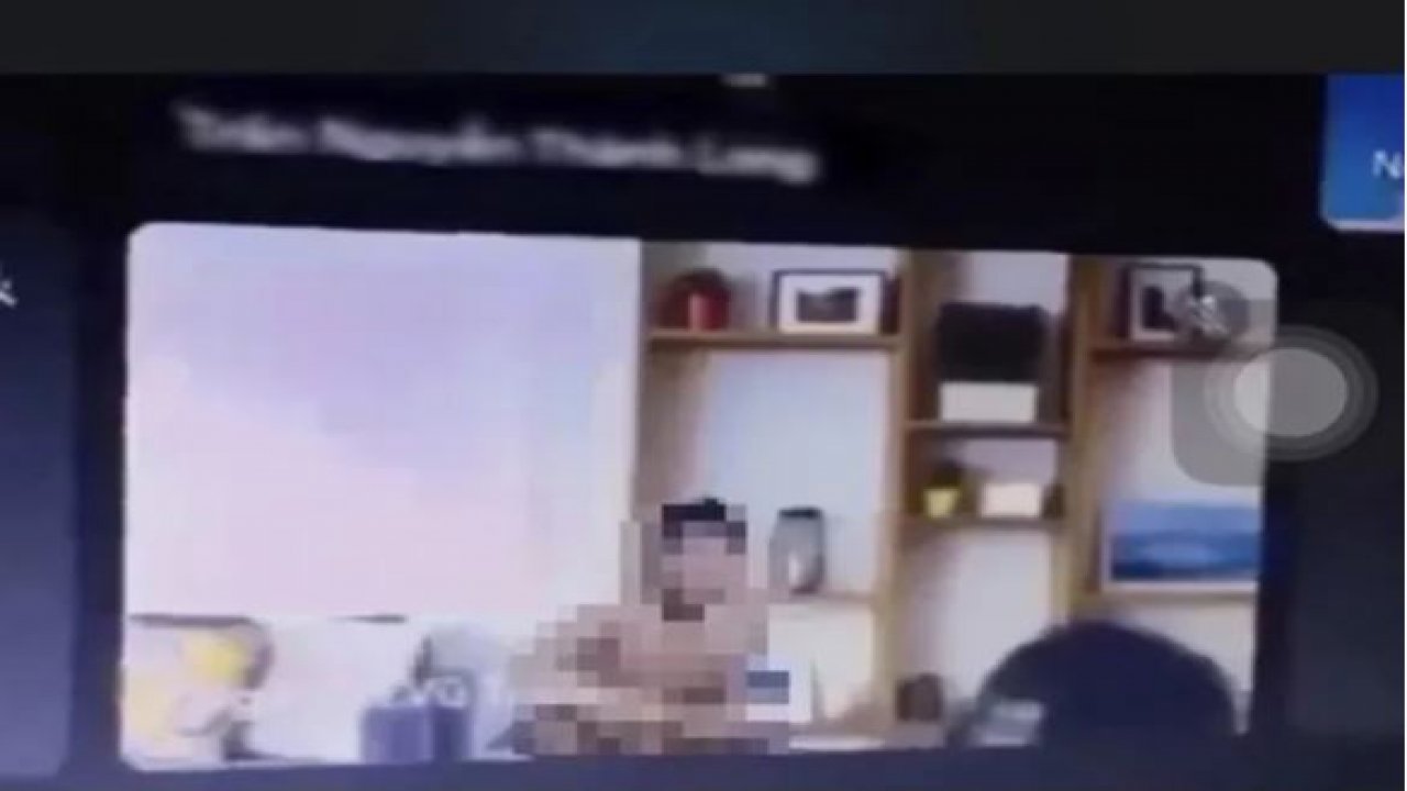 Kamerasını açık unuttu, online ders sırasında seks yaptı
