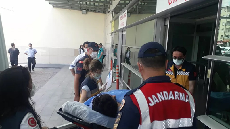 Sınır dışı edilmemek için kendilerine verilen sabunları yuttular