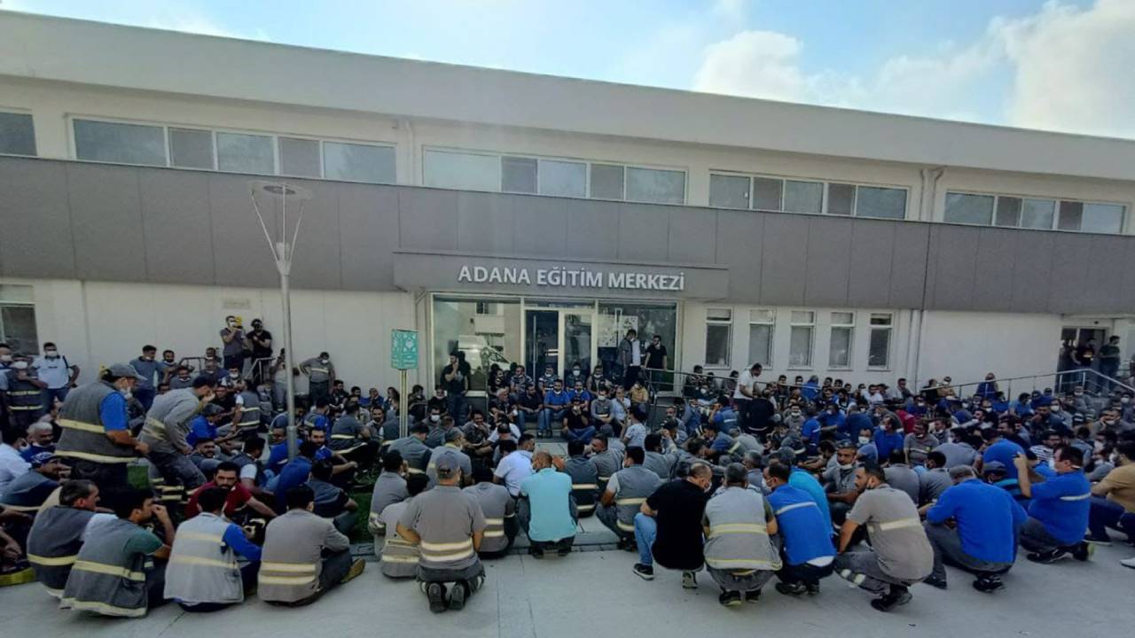 Enflasyonun altında zamma tepki gösteren EDAŞ işçileri eylem başlattı