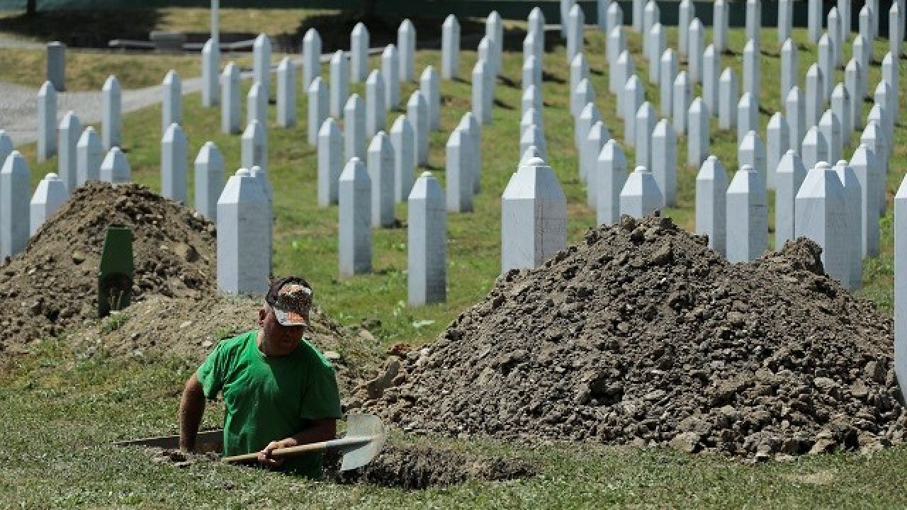 Kuzey Makedonya ve Kosova’da Srebrenitsa Soykırımı kurbanları anıldı