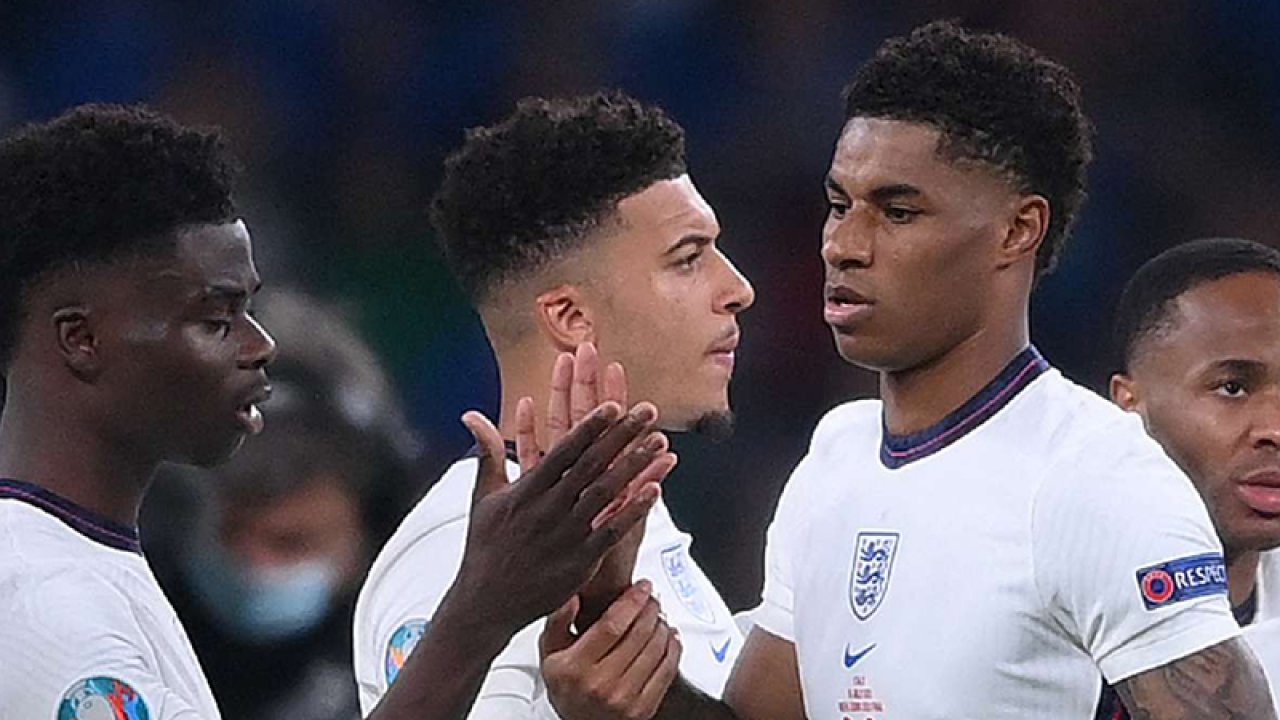 İngiltere'de penaltıları kaçıran Saka, Sancho ve Rashford'a ırkçı saldırı