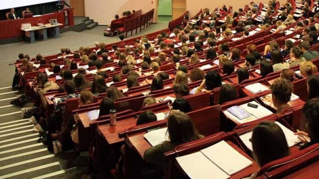 Üniversitelerde yaz okullarındaki öğretim bu yıl uzaktan, gelecek yıldan itibaren yüz yüze yapılacak