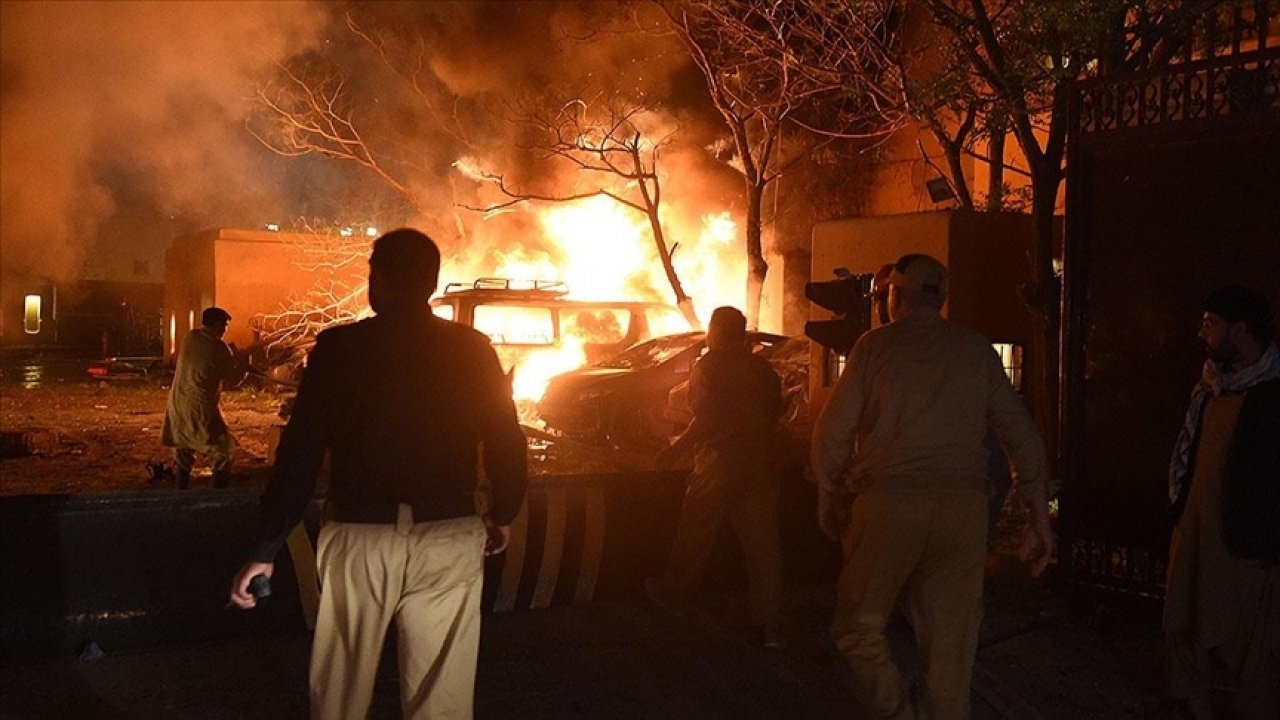 Pakistan’da otobüste patlama: 10 ölü, 39 yaralı