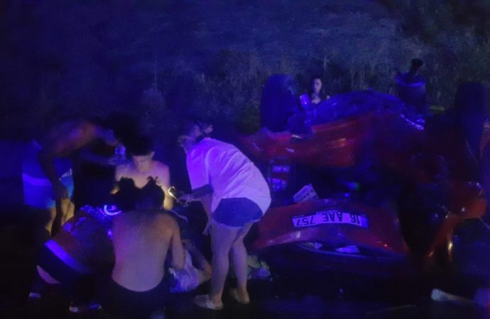 Bursa’da zincirleme kaza: Genç Parti İl Başkanı öldü, kızı ile 8 kişi yaralı