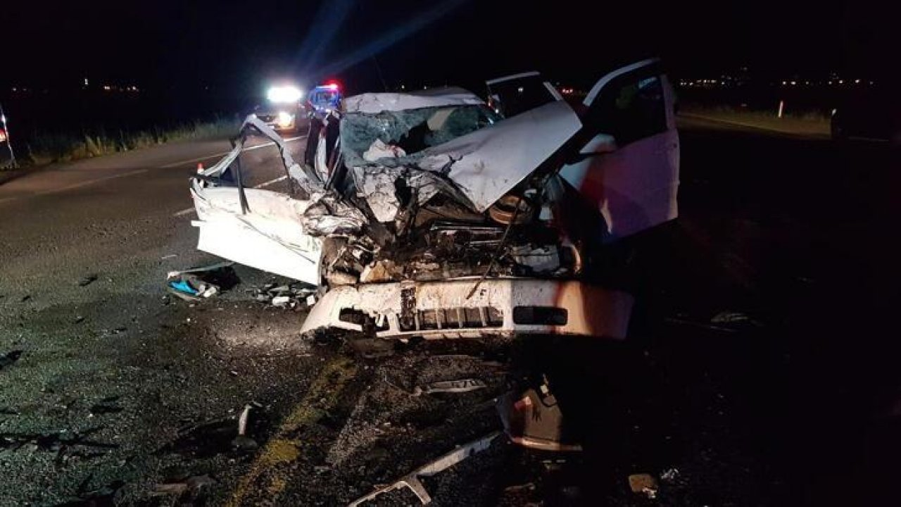 Erzurum'da otomobil ve kurbanlık taşıyan kamyonet kafa kafaya çarpıştı: 1 ölü 3 yaralı
