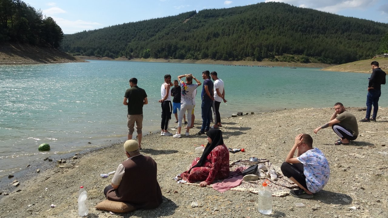 Baba, 3 çocuğunu kurtardı, kendisi boğuldu