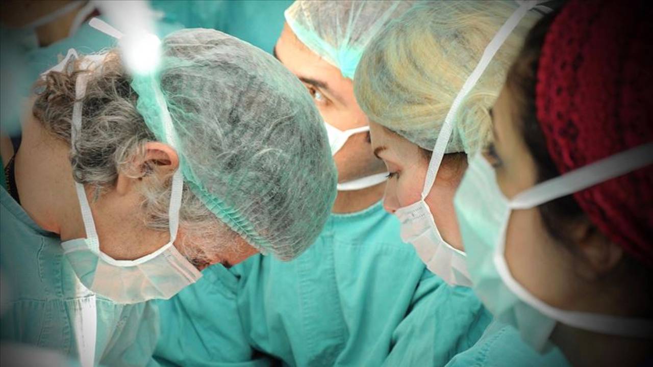 Çift kol naklinden 29 gün sonra parmakları hissetmeye başladı