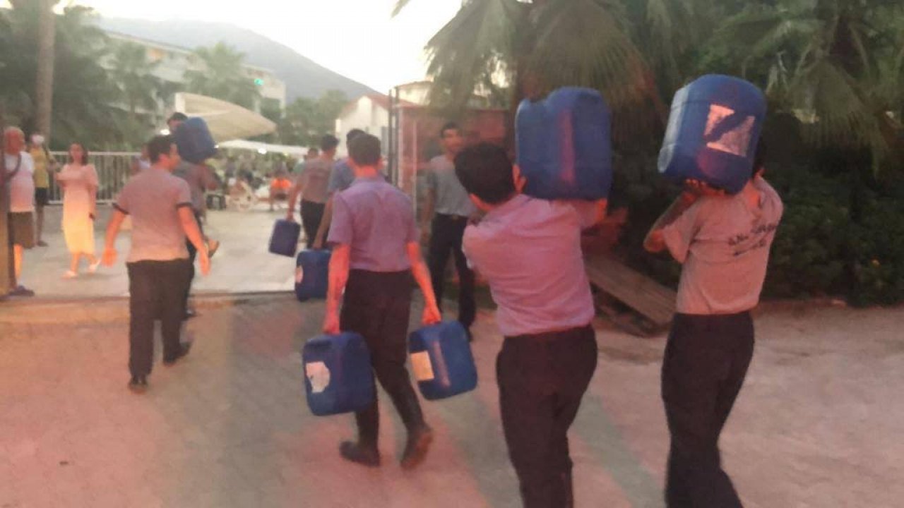 MSB'den yangınla mücadele açıklaması: 400'den fazla Mehmetçik alevlere müdahale ediyor