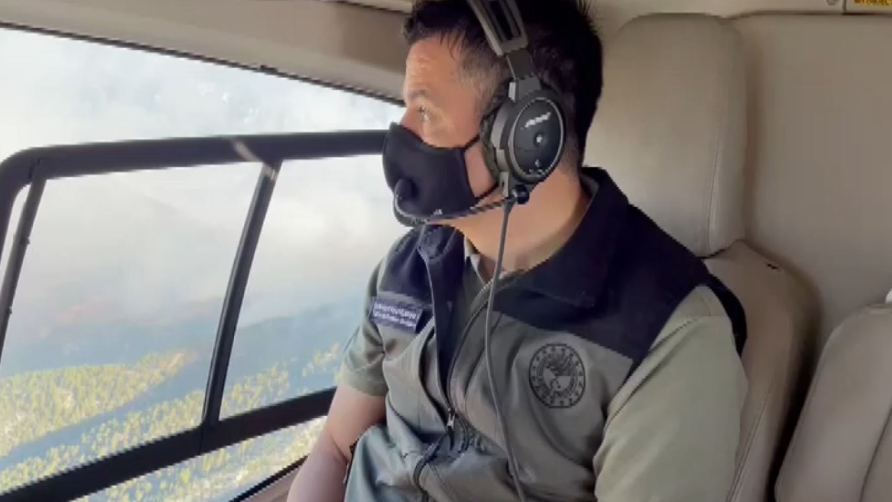 Karar yazarı Berkan: İddia o ki; Pakdemirli her gün helikoptere binip yangın sahalarını gözledikten sonra stra