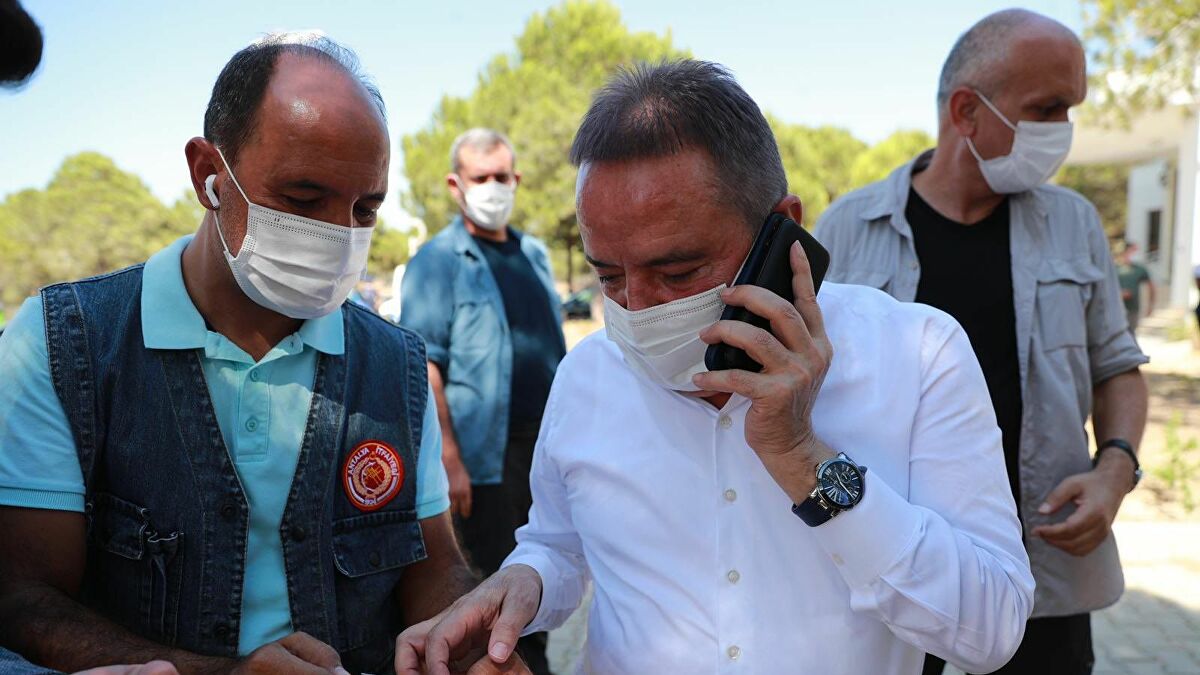 Antalya Büyükşehir Belediye Başkanı Böcek, hastaneye kaldırıldı. Koronavirüs testi negatif çıktı