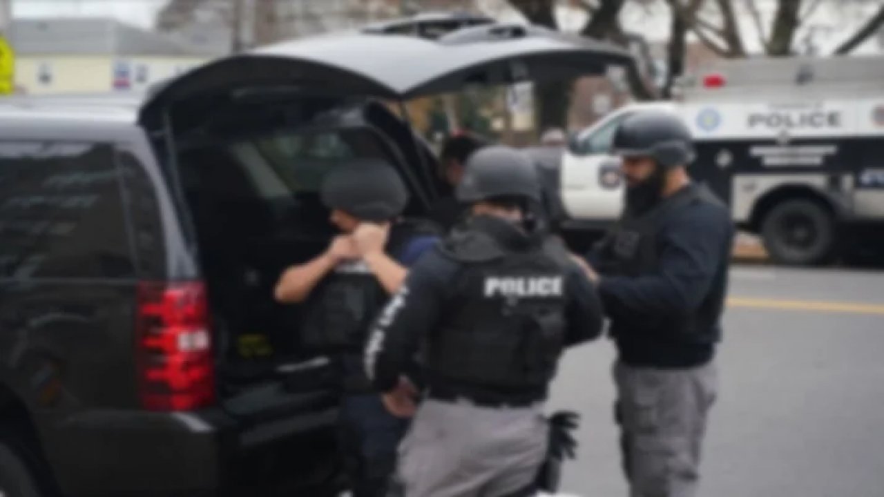 Meksika'da bir partiye baskın yapan silahlı saldırganlar 8 kişiyi öldürdü