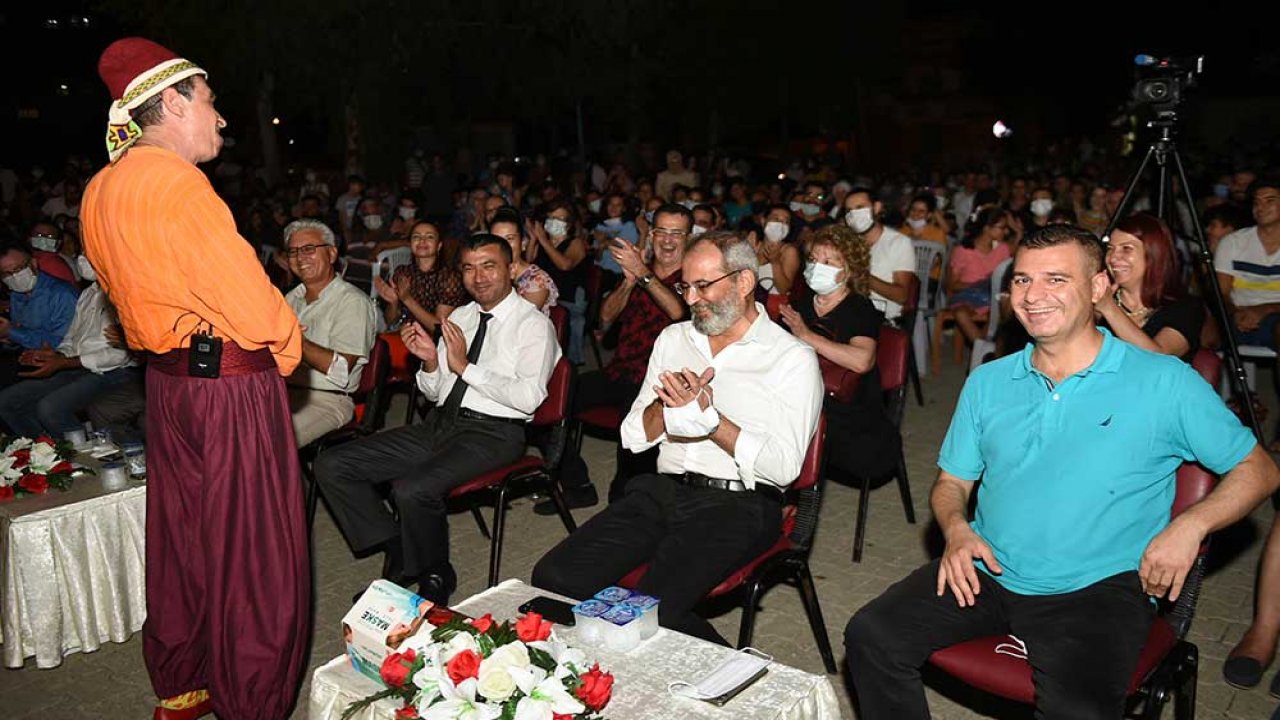 Tarsus’ta tiyatro akşamları yüzlerce vatandaşın katılımıyla başladı