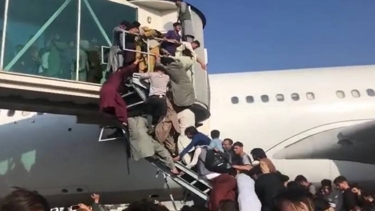 ‘Yüzbinlerce Afganistanlı İran, Türkiye yolunu tutabilir’