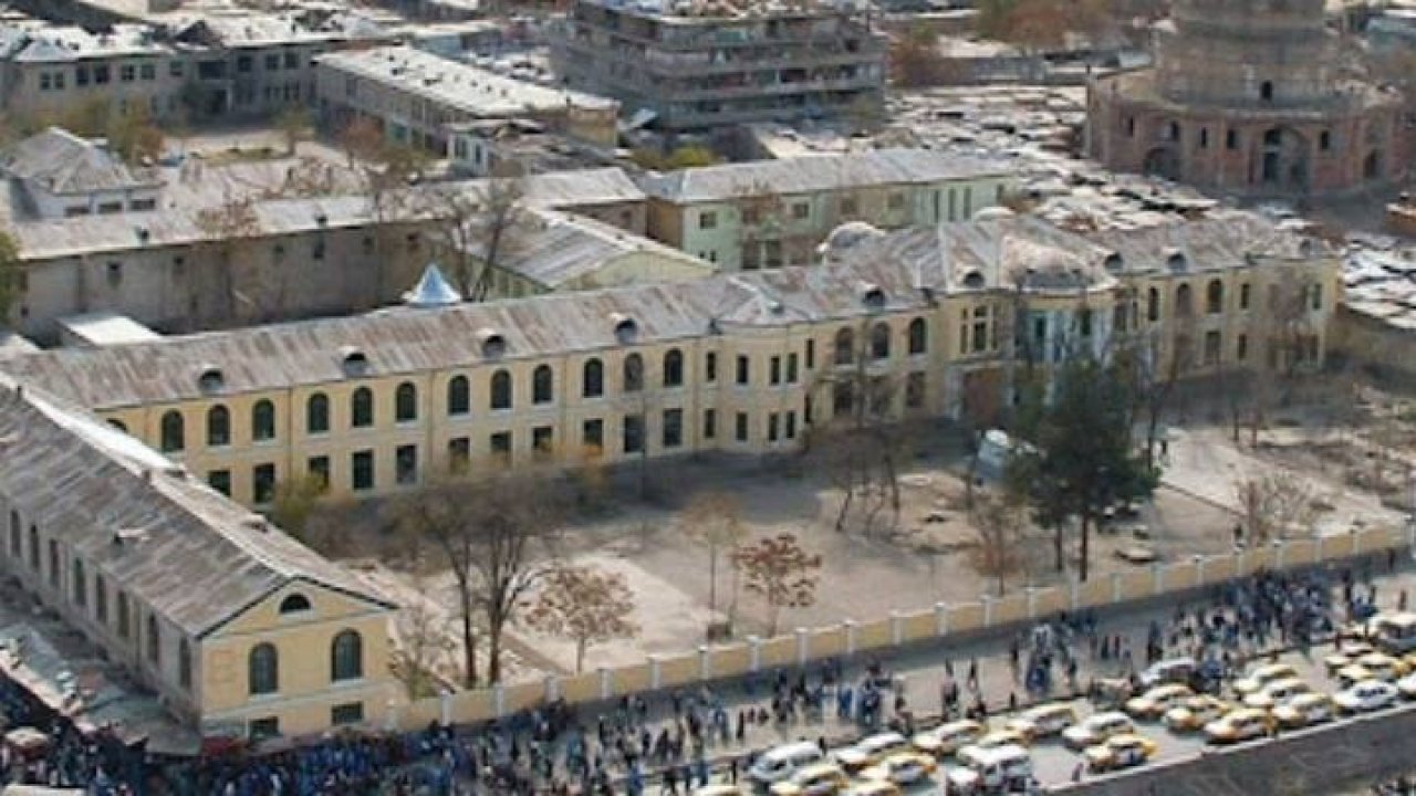 Türkiye'nin Kabil Büyükelçiliği: Afganistan'dan ayrılmak isteyen Türk vatandaşlar sırayla Türkiye'ye getirilec
