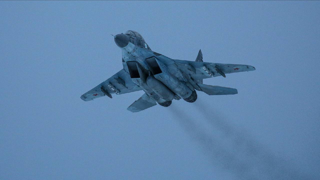 Rusya'da savaş uçağı düştü: Pilot yaşamını yitirdi