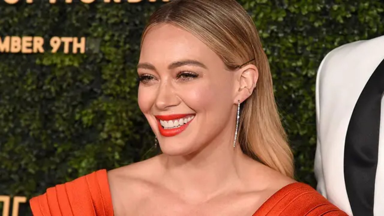 Aşı olan ünlü oyuncu Hillary Duff’a, Delta varyantı bulaştı