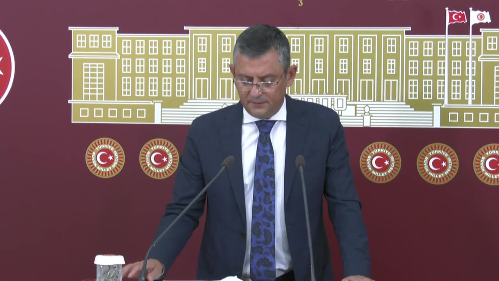 CHP Grup Başkanvekili Özgür Özel, Mahmut Özer’in Milli Eğitim Bakanı olarak TBMM’de henüz yemin etmemesine; 