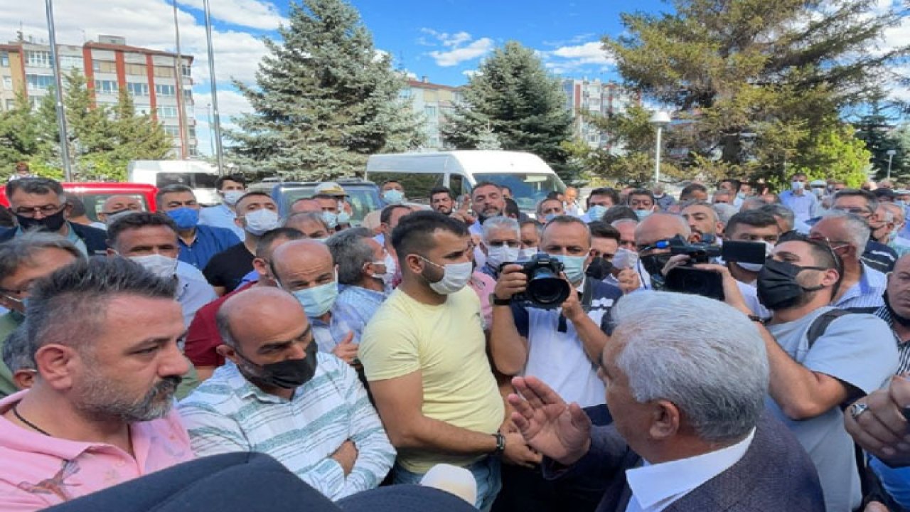 Kayseri’de halk otobüsçülerinden AK Partili belediye önünde eylem