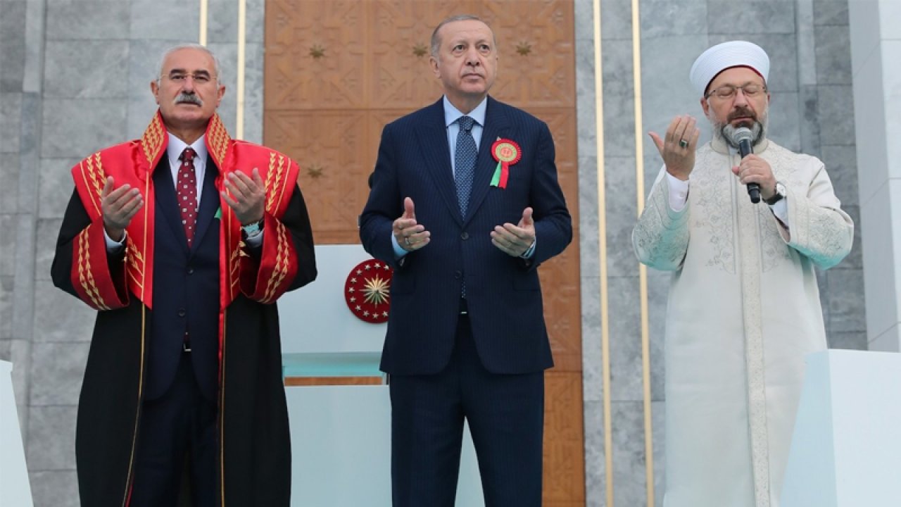 Karar yazarı Mehmet Ocaktan: Ne din tacirliği ne de militan laikçilik