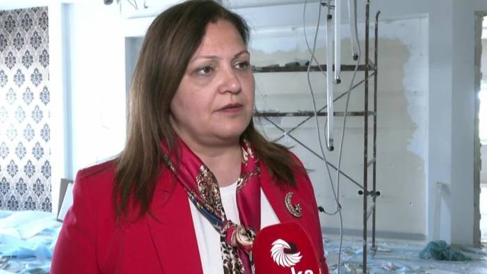 Burcu Köksal’dan Sert Yanıt: ‘Hiçbir Yere Gitmiyorum, İftiralarla Mücadele Ediyorum’