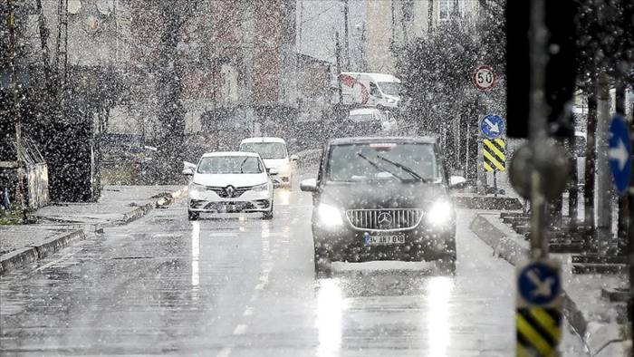 Meteoroloji alarm verdi: Sıcaklık çakılıyor, fırtına ve kuvvetli yağış geliyor