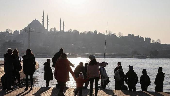 Yarın dışarı çıkacaklar dikkat! İstanbul'da hissedilen sıcaklık 40 dereceyi bulacak