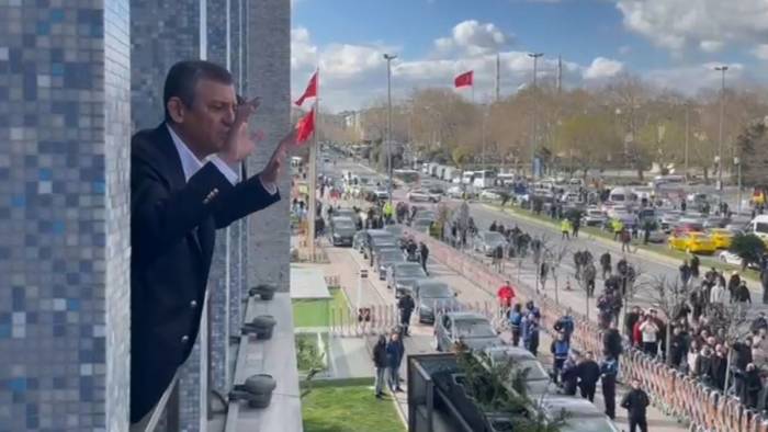 Özgür Özel’den Tarihi Çağrı: Demokrasi İçin Saraçhane’deyiz!