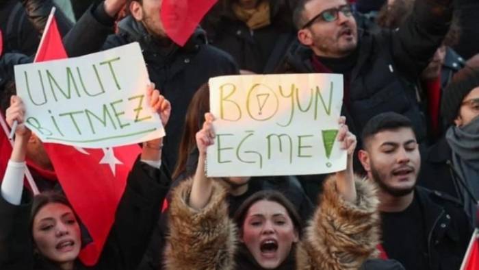 Kampüsler Ayakta: Türkiye Genelinde Öğrenciler Dersleri Bıraktı!