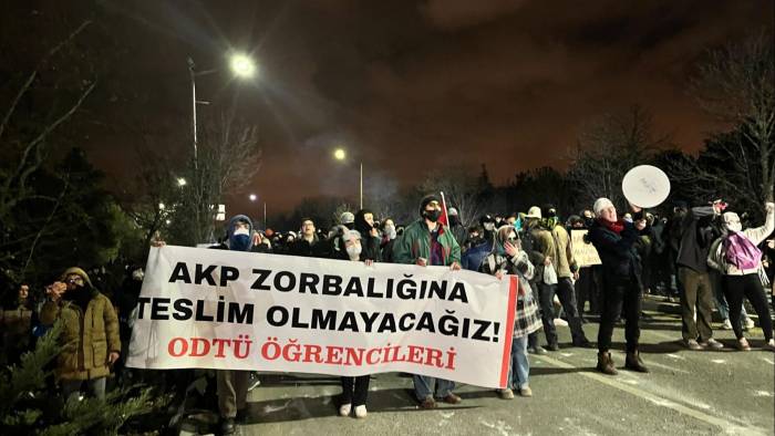 ODTÜ'lü öğrenciler polisle anlaştı: Çevik kuvvet okul girişinden ayrılacak