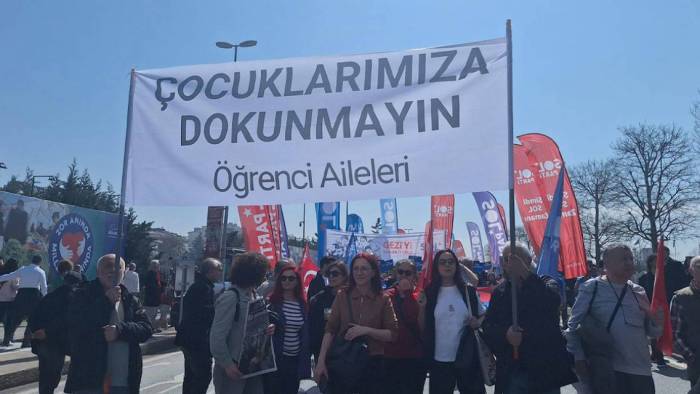 Protestolarda tutuklanan öğrencilerin aileleri imza kampanyası başlattı