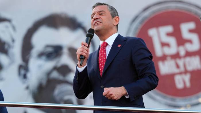 Özgür Özel: 